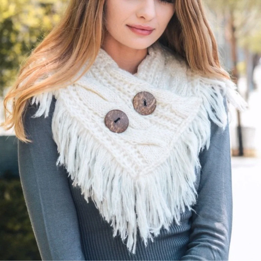 🆕 Creme Fringed Knit Scarf/Cowl with Wooden Buttons - Picture 2 of 7